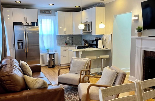 Charming 2BR house w AC, WiFi just 5 MIN from LGA and 17 MIN to JKF