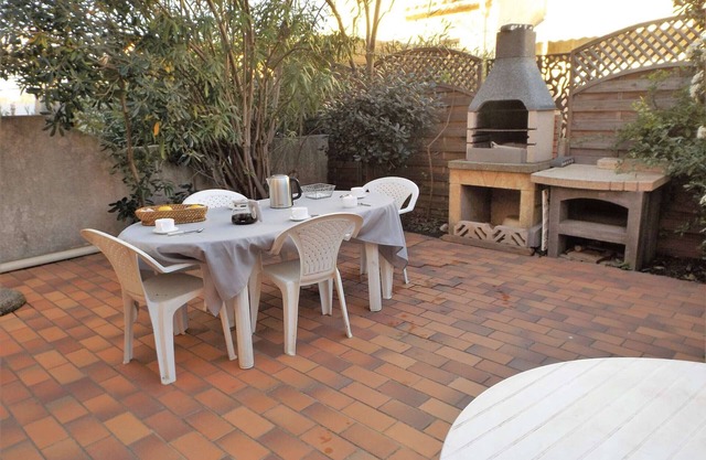 Charming 2BR Villa in Quiet Area with Terrace, BBQ & Free WiFi - Sleeps 6