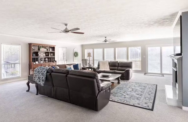 Charming 3-bedroom house with pool and all the amenities in Kingston Springs