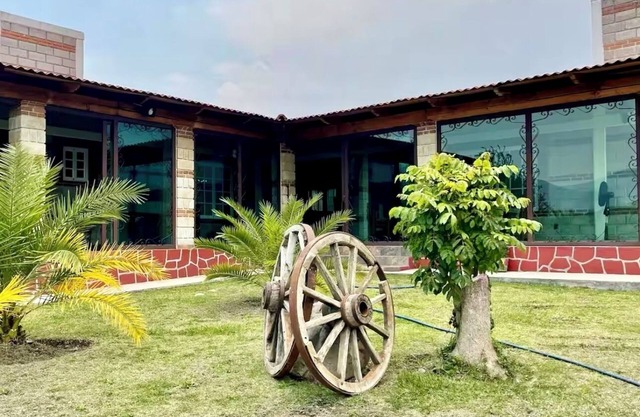 Charming 3-bedroom cottage in Puente Caporal with WiFi