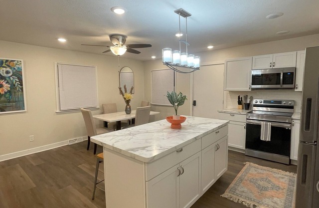 Charming 3-bedroom apartment with AC, WiFi in wonderful Nebraska City