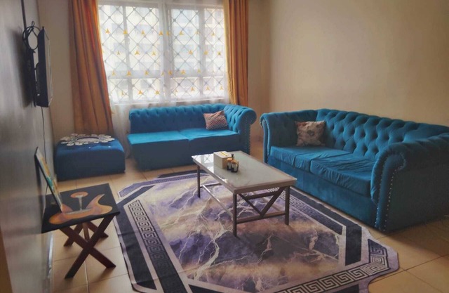 Charming 3-bedroom apartment in gated community. 15 min drive to J.K.I.Airport