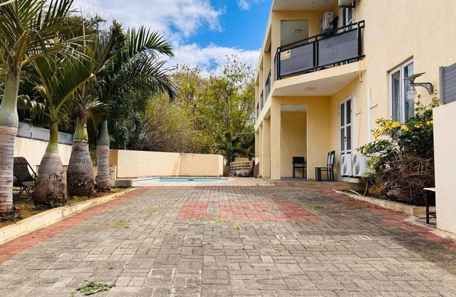 Charming 3-bedroom apartment in Tamarin with AC, WiFi and Swimming Pool