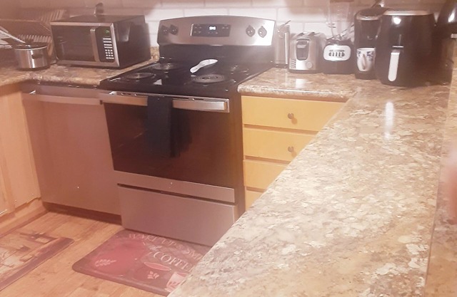 Charming 3-bedroom cottage with WiFi and AC in wonderful McBee GYM AND HOT TUB