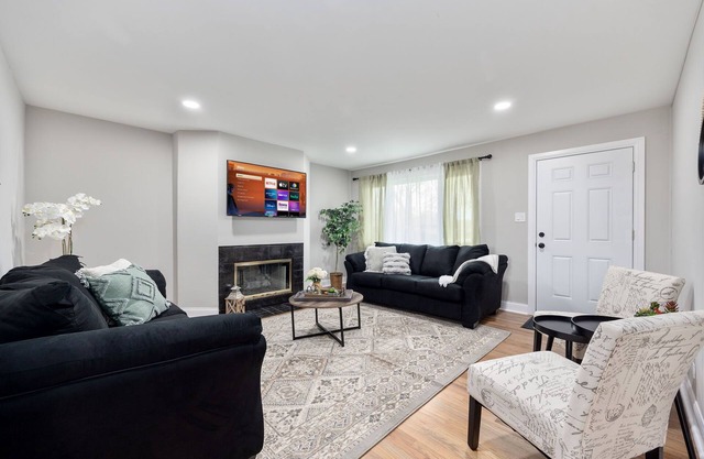 Charming 3-bedroom house with AC and WiFi in serene Bridgeview