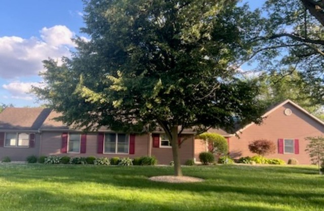 Charming 3-bedroom house in tranquil Greenville with WiFi, AC, and game room.