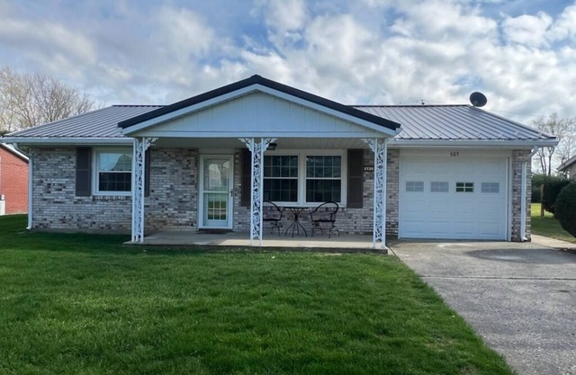 Charming 3-bedroom house with AC, WiFi in Greenville