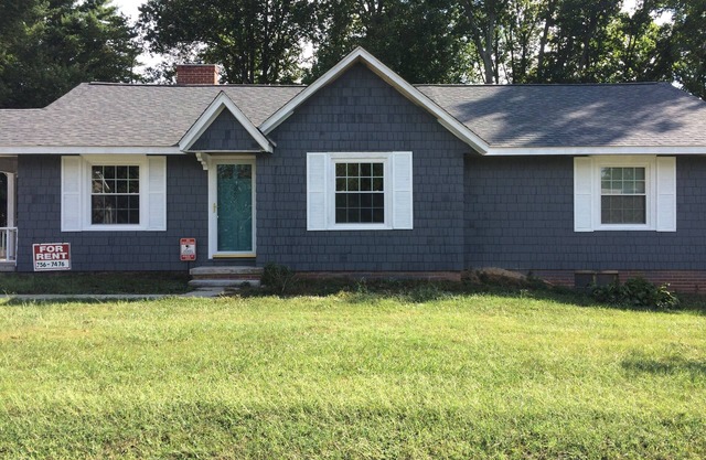 Charming 3-bedroom house w/WiFi & AC in wonderful Mount Airy aka Mayberry RFD
