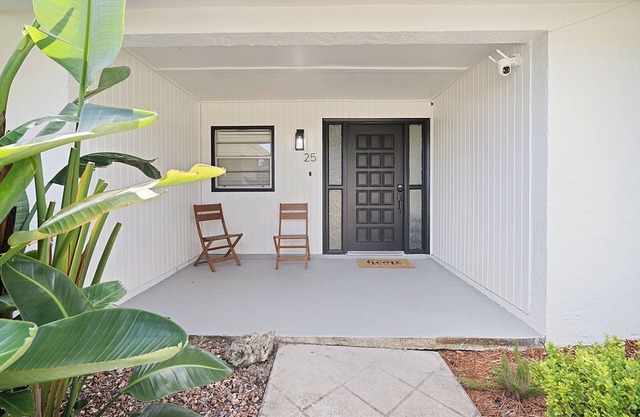 Charming 3-bedroom house with pool, pets stay FREE, fitness equip in Palm Coast