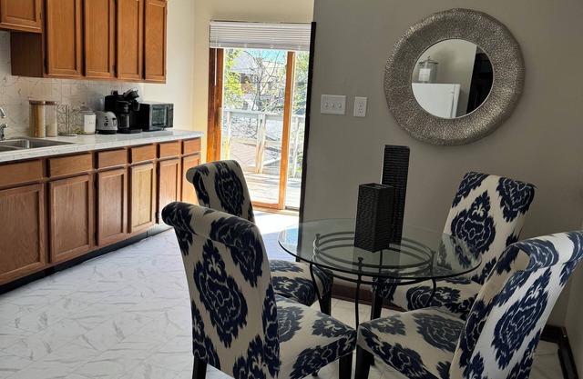 Charming 3-bedroom house with AC and WiFi in West Allis perfect for pets& family
