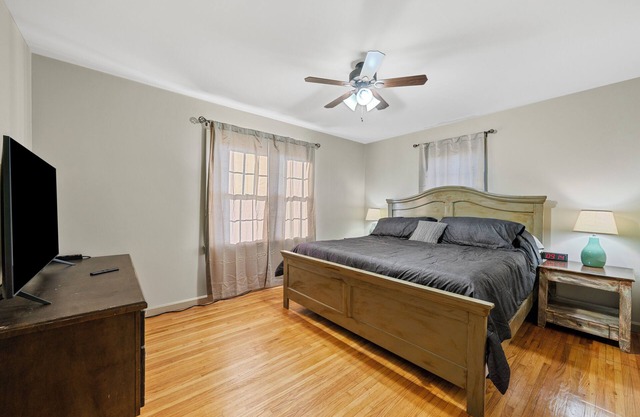 Charming 3-bedroom house located walking distance to Shady Cliff, Lake Malone.