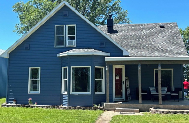 Charming 3-bedroom house full of all amenities needed for an enjoyable stay!
