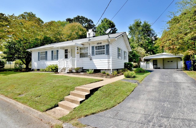 Charming 3 Bedroom house with detached garage.