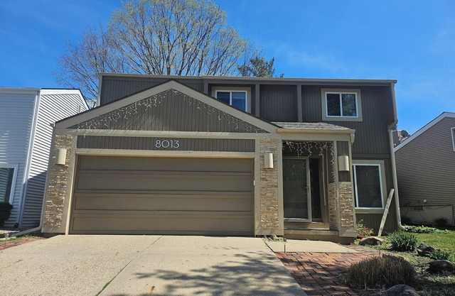 Charming 3-bedroom house in awesome Urbandale!