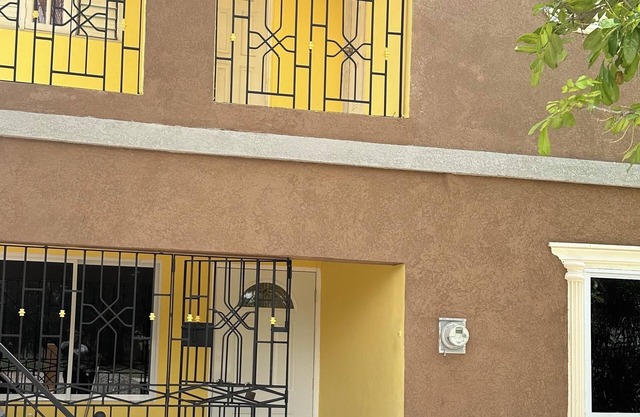 Charming 3-bedroom house with WiFi, AC in enjoyable Portmore