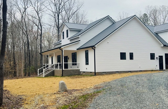 Charming 3-bedroom house with Full size crib in Asheboro quiet and peaceful area