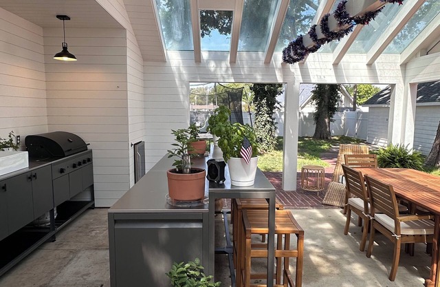 Charming 3-bedroom house in beautiful Winfield with WiFi, AC