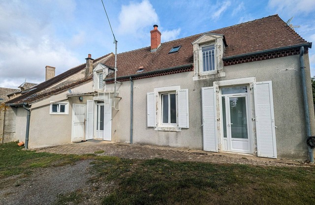 Charming 3-Bedroom House with Enclosed Garden, Near Vineyards, WiFi, and Parking