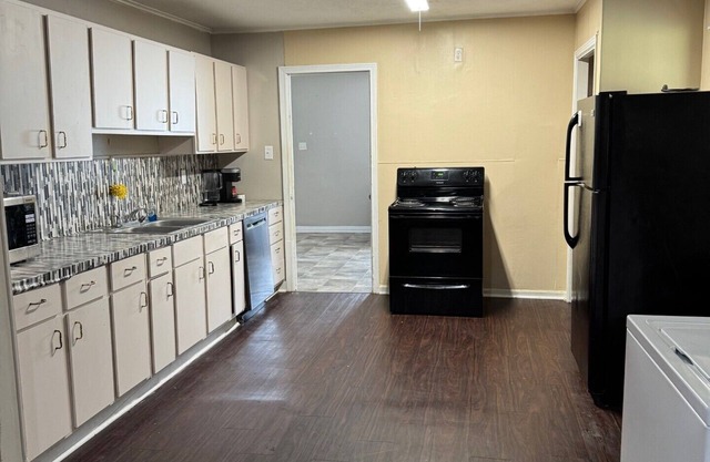 Charming 3-bedroom house in Sulphur with AC