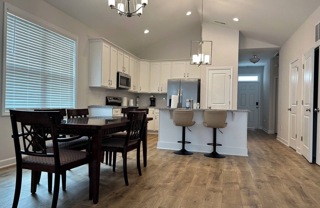 Charming 3-bedroom house with King Bed in delightful Kenly