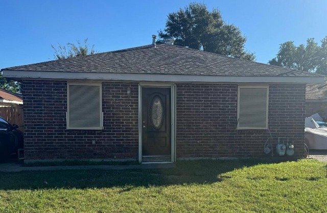 Charming 3-bedroom house in fantastic Kenner with WiFi, AC