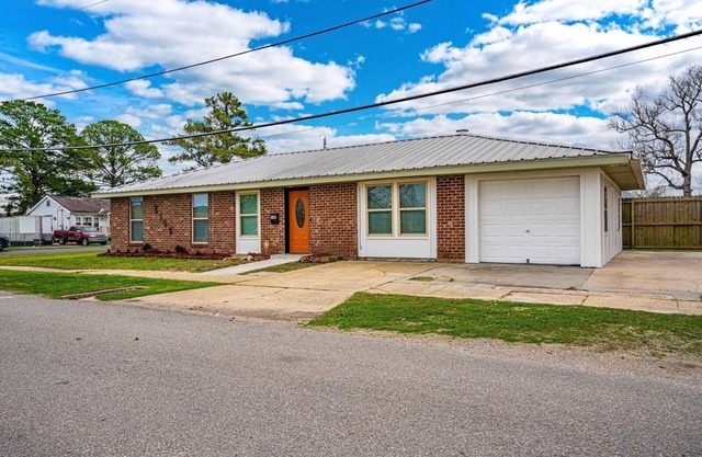 Charming 3-bedroom house with AC and WiFi in awesome Kenner