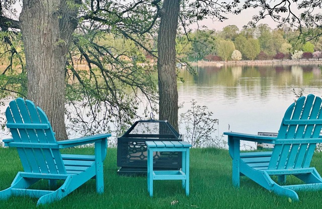 Charming 3-bedroom Legacy Lakehouse near Spicer with beautiful view of the lake!