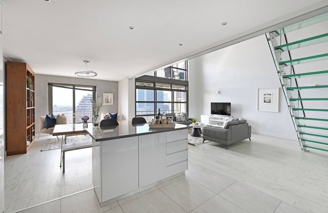 Charming 3-bedroom Loft apartment with AC and WiFi in marvelous Cape Town!