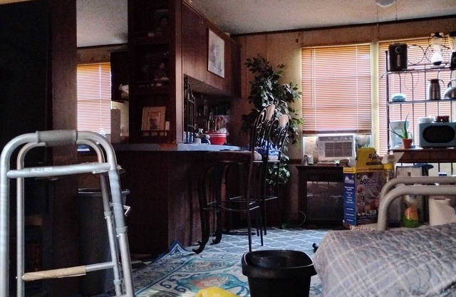 Charming 3-bedroom mobile home with AC and WiFi in Lumberton