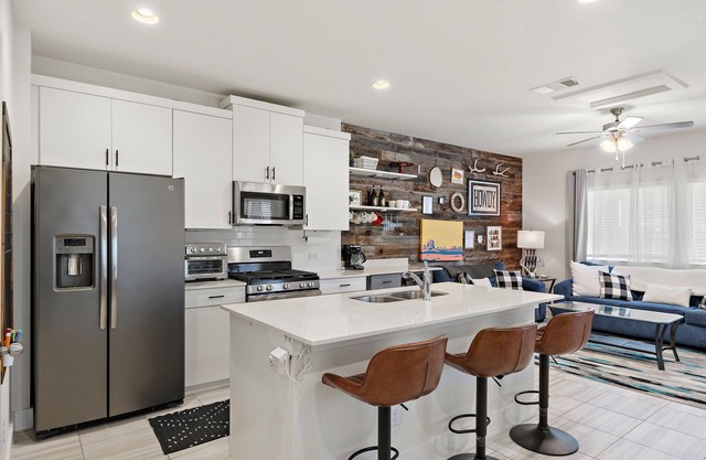 Charming 3-bedroom Townhome conveniently located in Georgetown
