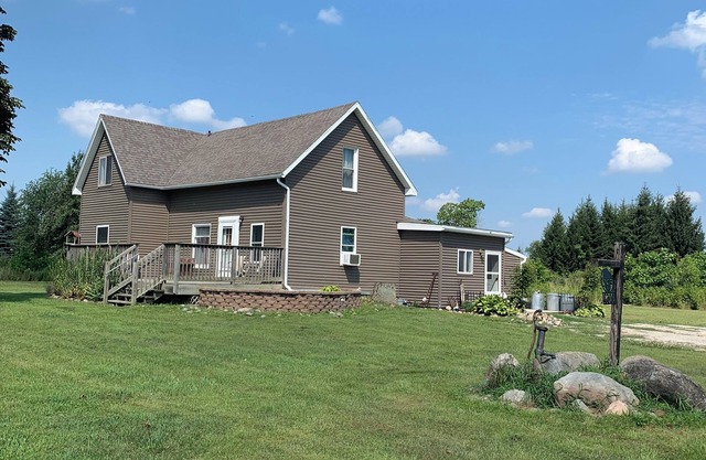 Charming 3-bedroom farmhouse in Harbor Beach