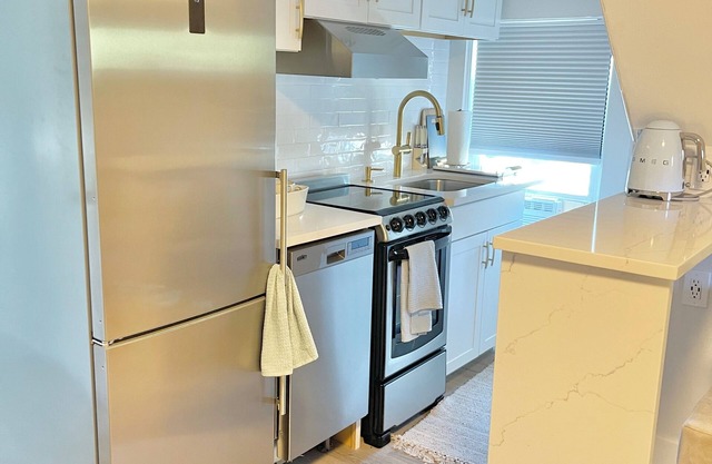 Charming 3-bedroom house in Marlborough with AC, WiFi. Enjoy your stay