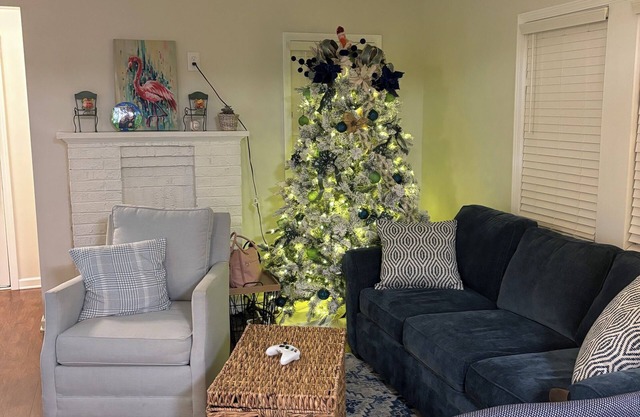 Charming 3-bedroom house in the Crater City near State Parks, LMU, & hospitals.