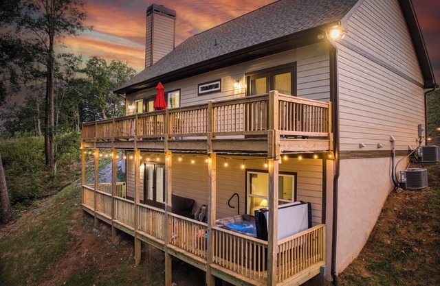 Charming 3-bedroom cottage with mountain views located in beautiful Talking Rock