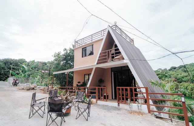 Charming 3-bedroom Villa with WiFi, AC Farmscape Resort in Antipolo 10pax