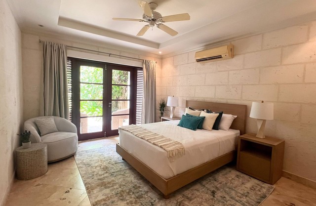 Charming 3-bedroom villa with WiFi and AC in beautiful Claridges