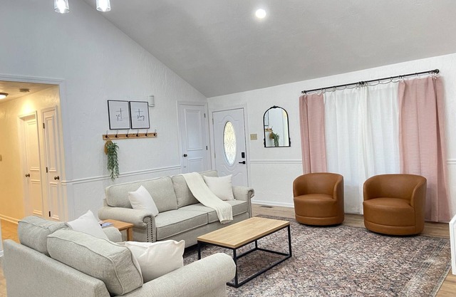 Charming 3 BR in a quiet and friendly neighborhood