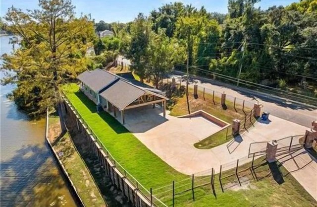 Charming 3BR Cane River Home in Natchitoches. Historic Charm and Modern Comfort!