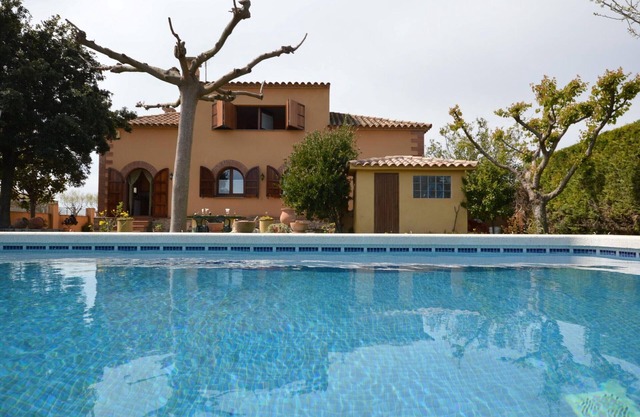 Charming 3BR House with Private Pool, BBQ, and Wifi in Tranquil Costa Brava