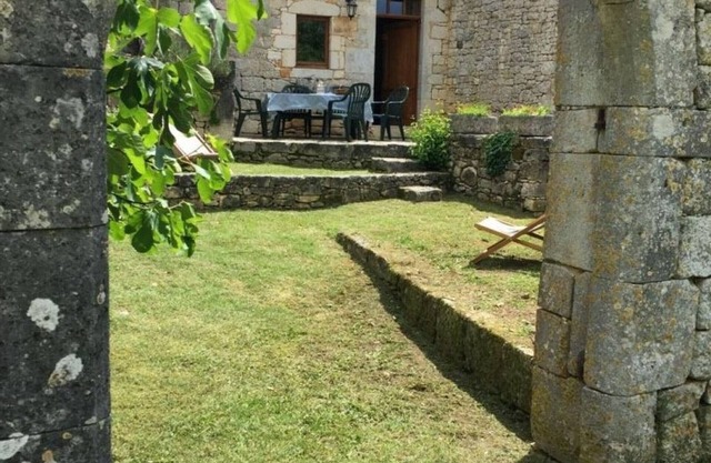 Charming 3BR House in Borrèze with Terrace, WiFi, BBQ, Pet-Friendly