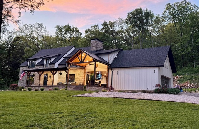 Charming 4-bedroom house with AC, WiFi in tranquil Bowling Green.