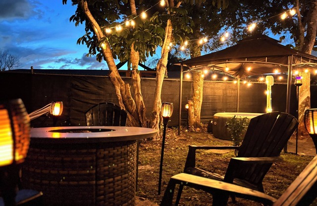 Charming 4-bedroom house with Movie room and Hottub in South Daytona