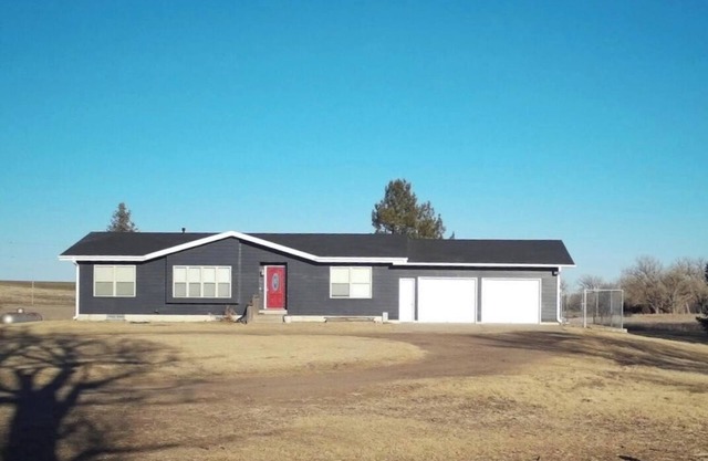 Charming 4 bedroom, 3 bath Country Home. Just minutes from Town