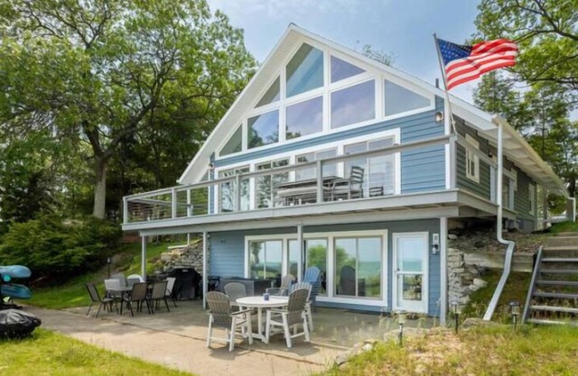 Charming 4-bedroom beachfront chalet on Sand Point in Caseville Twp