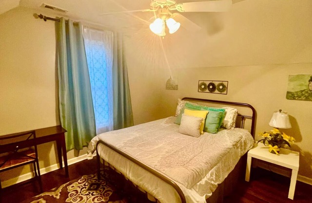 Charming 4-bedroom house with WiFi, fitness room in Hope Mills