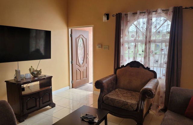 Charming 4-bedroom,4-baths 3 kitchen villa in fabulous Montego Bay with AC, WiFi