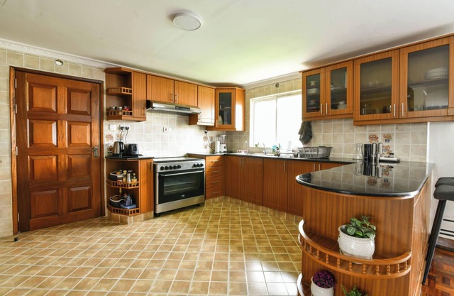 Charming 4-bedroom villa with WiFi in Athi River