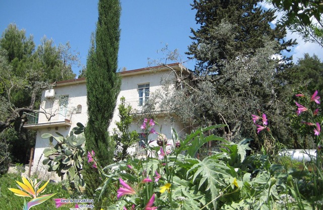 Charming 4 bedrooms Country-house situated in the hills of Itri, close to Gaeta.