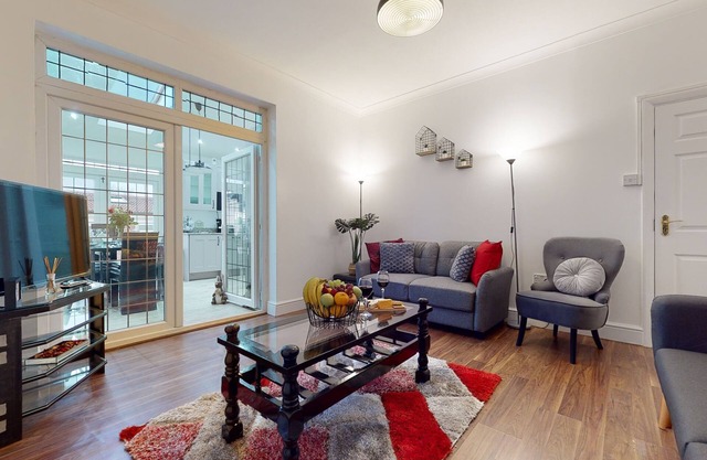 Charming 5-Bed House in Romford