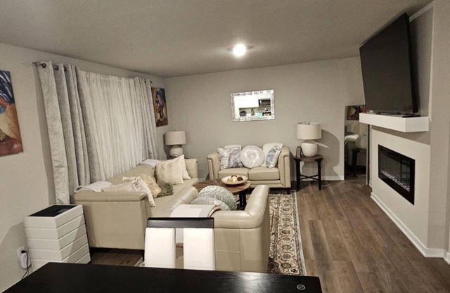 Charming 5-bedroom house in Des Moines with WiFi and AC
